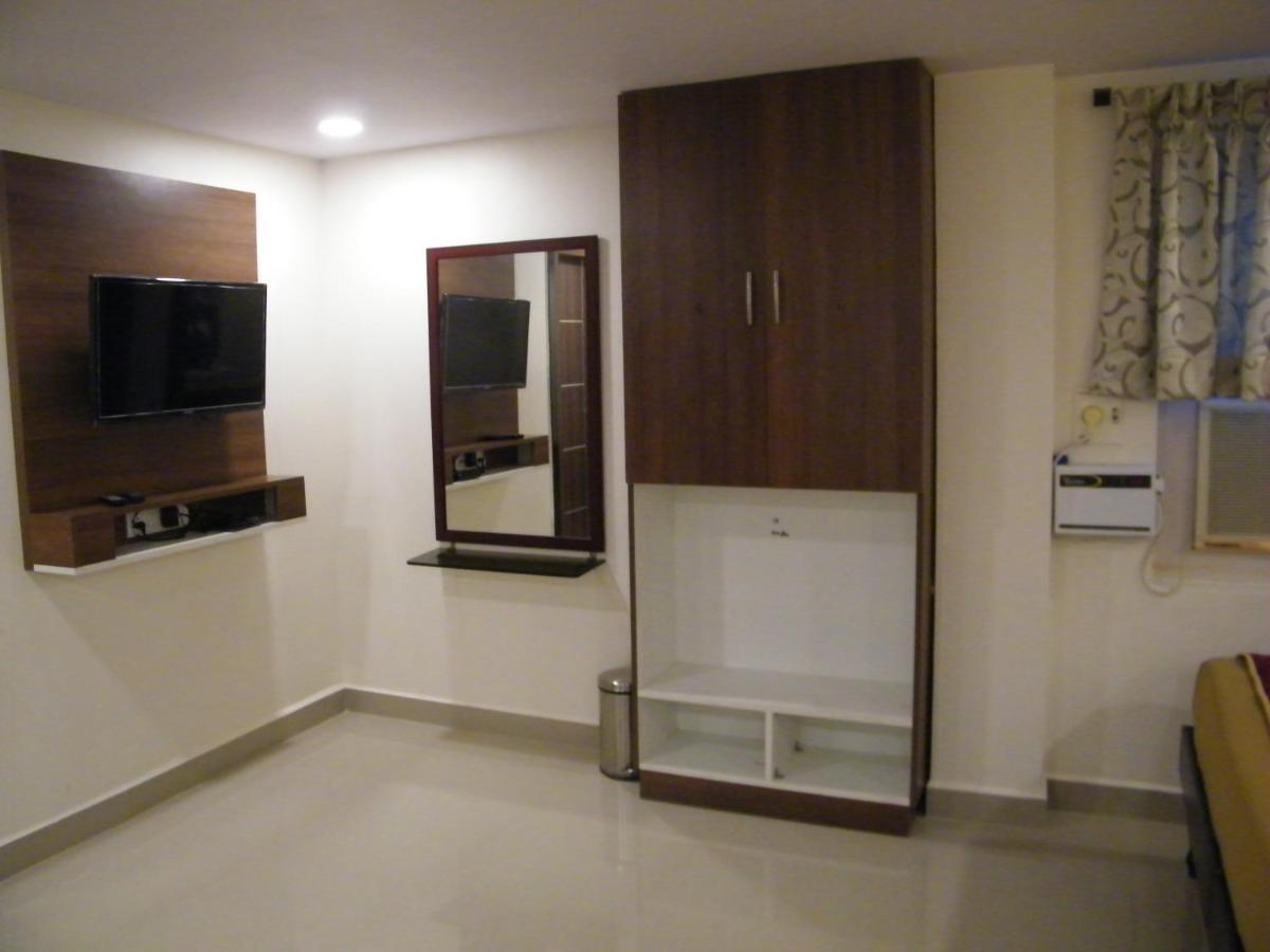 The White House Residency Hotel Chennai Exterior photo