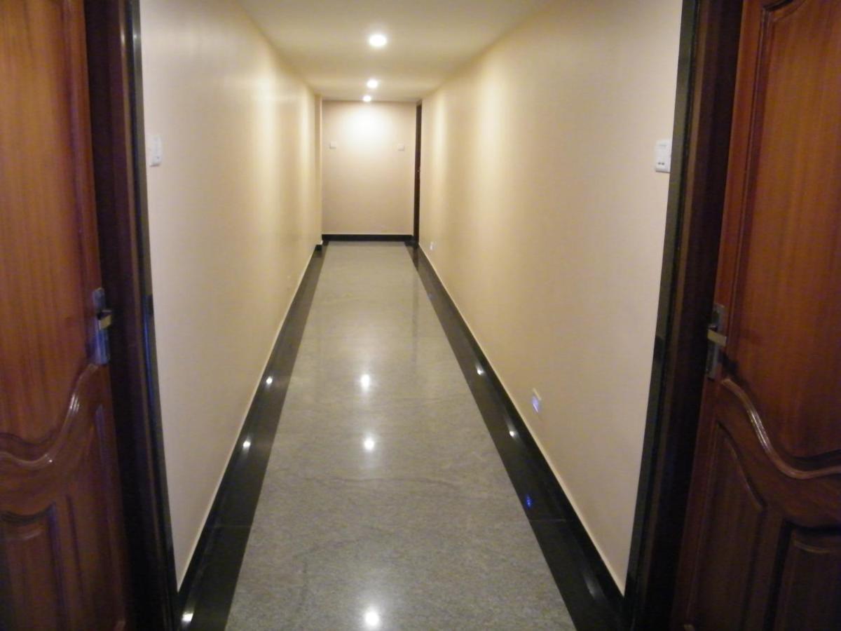 The White House Residency Hotel Chennai Exterior photo