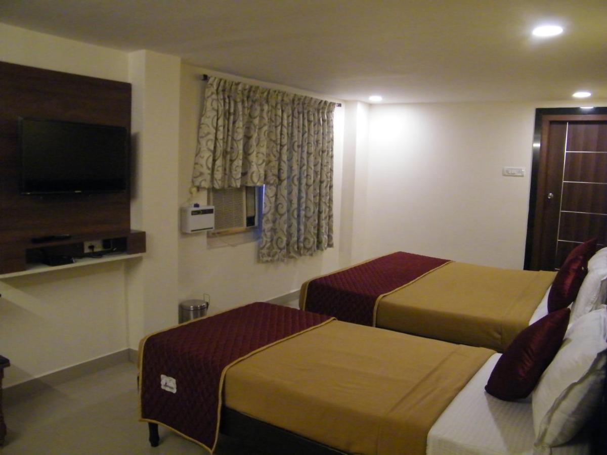 The White House Residency Hotel Chennai Exterior photo